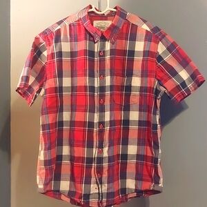Like new, barely worn Aeropostale short sleeve button down Sz Med
